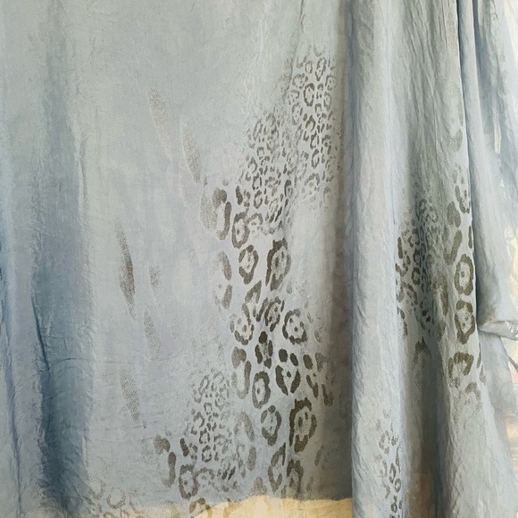 Tempo Paris Gorgeous Hand Dyed Blue Shade Silk Blend
Poncho Style Top Lg - Picture 8 of 8